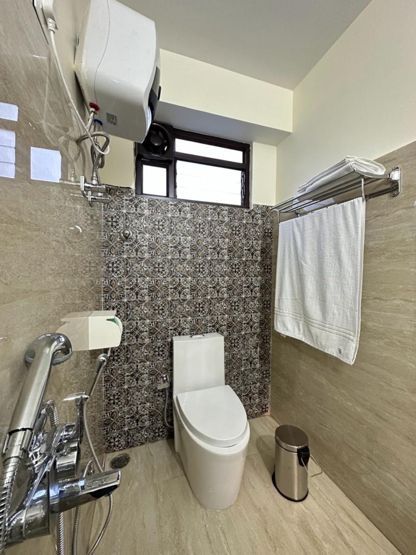 Super Deluxe bathroom