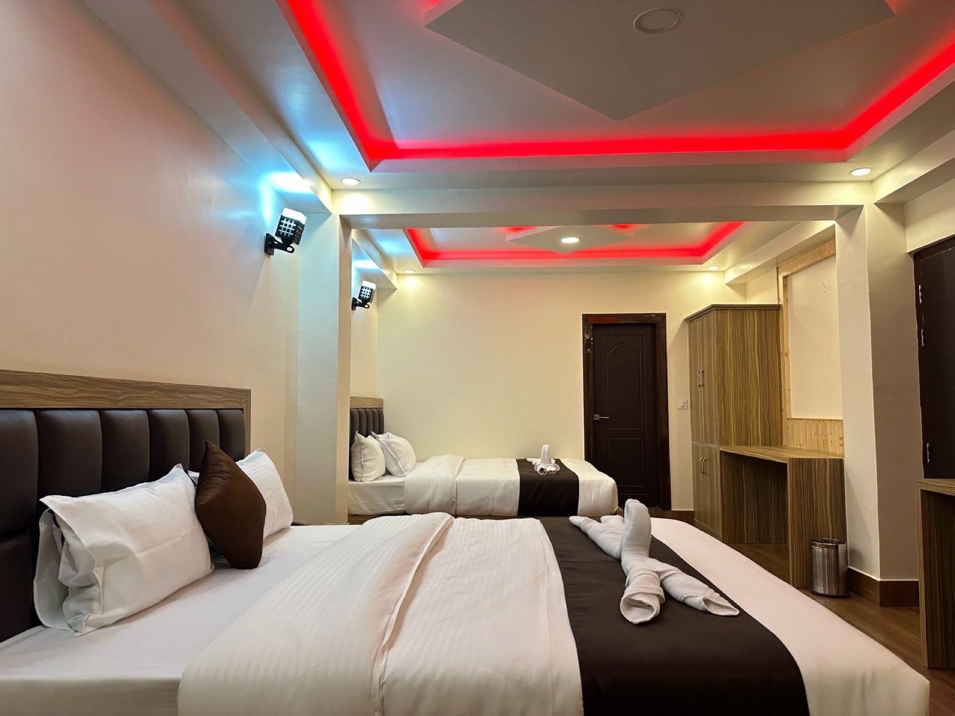 Super Deluxe Family room